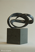fotodocument bronzen beeld kleine bijna knoop